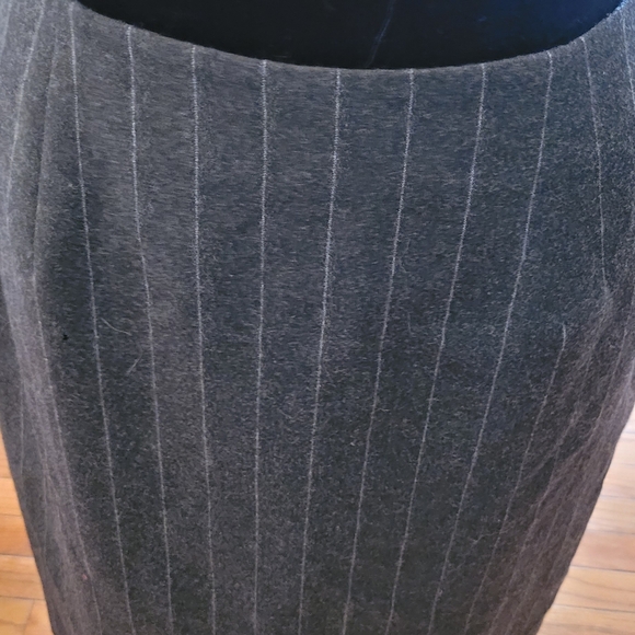 Gray pinstriped knee length Lauren by Ralph Lauren pencil skirt size 6 - Picture 2 of 4